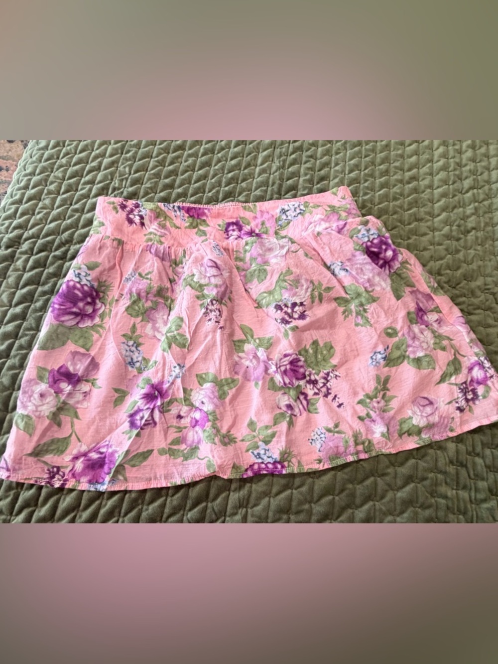 Charlotte‎ Russe pink floral mini skirt elastic waist size medium